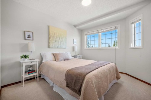 268 Douglas Woods Drive Se, Calgary, AB - Indoor Photo Showing Bedroom