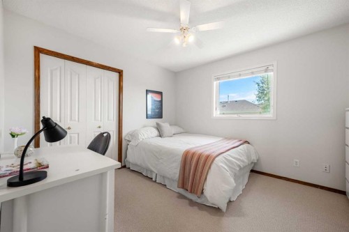 268 Douglas Woods Drive Se, Calgary, AB - Indoor Photo Showing Bedroom
