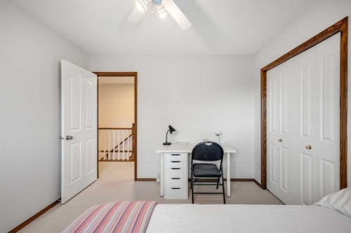 268 Douglas Woods Drive Se, Calgary, AB - Indoor Photo Showing Bedroom