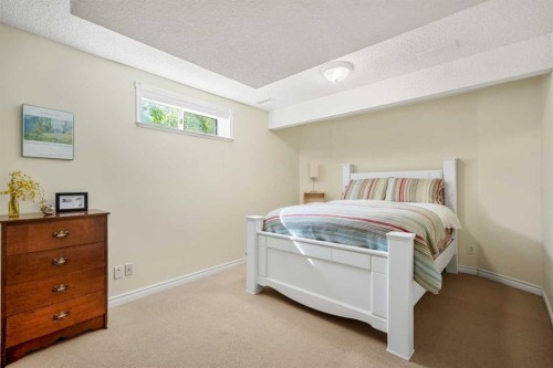268 Douglas Woods Drive Se, Calgary, AB - Indoor Photo Showing Bedroom