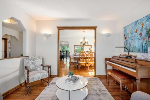 268 Douglas Woods Drive Se, Calgary, AB - Indoor Photo Showing Living Room