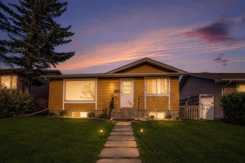168 Castlebrook Drive Ne, Calgary, AB - Outdoor