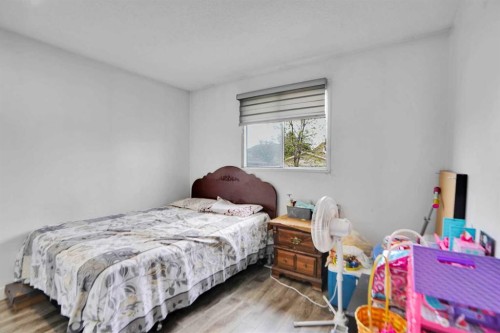 168 Castlebrook Drive Ne, Calgary, AB - Indoor Photo Showing Bedroom