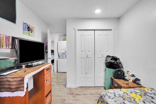 168 Castlebrook Drive Ne, Calgary, AB - Indoor Photo Showing Bedroom