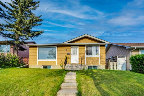 168 Castlebrook Drive Ne, Calgary, AB - Outdoor