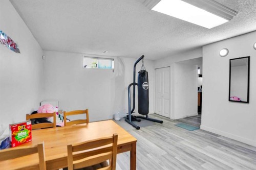 168 Castlebrook Drive Ne, Calgary, AB - Indoor