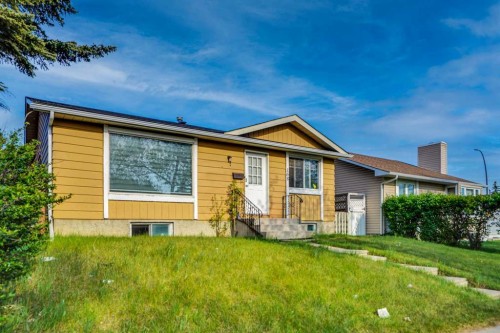 168 Castlebrook Drive Ne, Calgary, AB - Outdoor