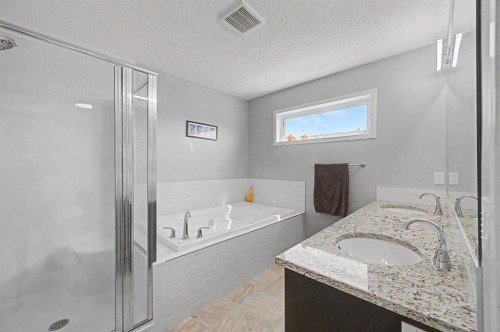 53 Fireside Crescent, Cochrane, AB - Indoor Photo Showing Bathroom