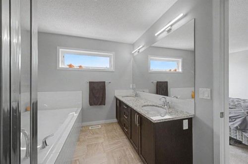 53 Fireside Crescent, Cochrane, AB - Indoor Photo Showing Bathroom