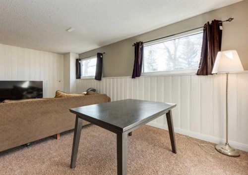 10012 Oakfield Drive Sw, Calgary, AB - Indoor Photo Showing Living Room