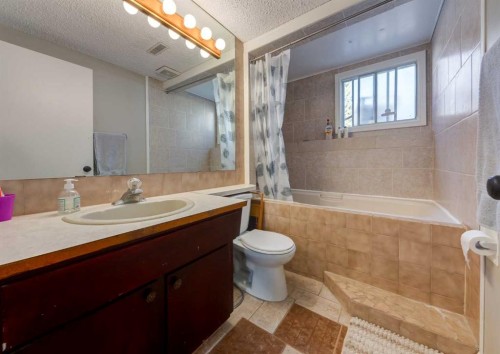 10012 Oakfield Drive Sw, Calgary, AB - Indoor Photo Showing Bathroom