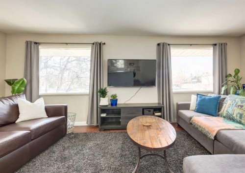 10012 Oakfield Drive Sw, Calgary, AB - Indoor Photo Showing Living Room