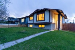 1132 Berkley Drive NW Calgary, AB T3K 1E4