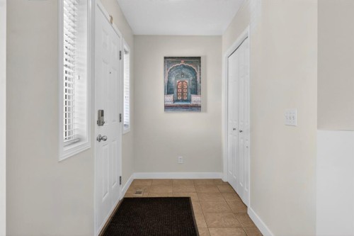 28 Elgin View Se, Calgary, AB - Indoor Photo Showing Other Room