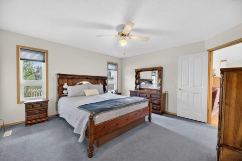 5611 Sunrise Crescent, Olds, AB - Indoor Photo Showing Bedroom