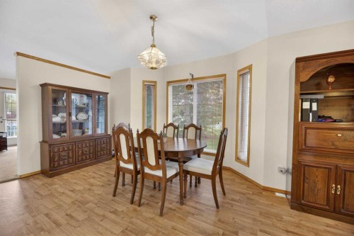 5611 Sunrise Crescent, Olds, AB - Indoor Photo Showing Dining Room