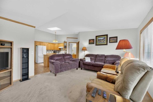 5611 Sunrise Crescent, Olds, AB - Indoor Photo Showing Living Room