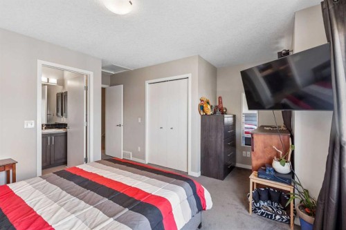 213 Copperpond Villas Se, Calgary, AB - Indoor Photo Showing Bedroom