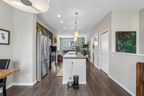 213 Copperpond Villas Se, Calgary, AB - Indoor Photo Showing Kitchen
