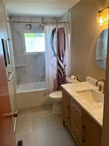 2015 Milne Drive Ne, Calgary, AB - Indoor Photo Showing Bathroom