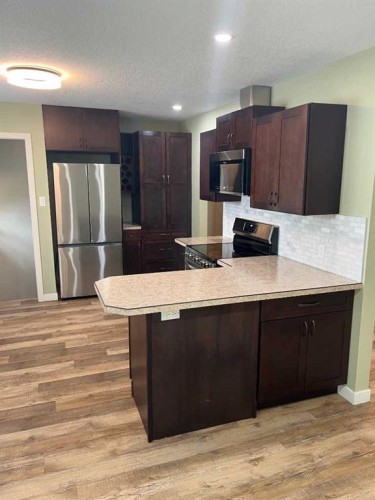 2015 Milne Drive Ne, Calgary, AB - Indoor Photo Showing Kitchen