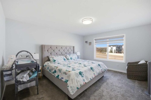 1153 Chinook Gate Bay Sw, Airdrie, AB - Indoor Photo Showing Bedroom