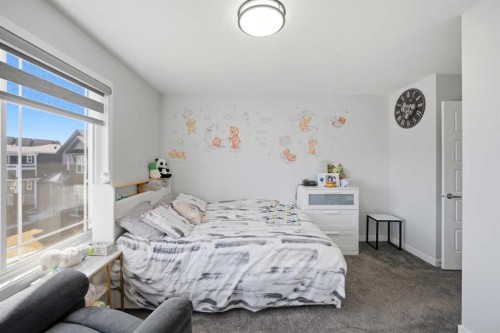 1153 Chinook Gate Bay Sw, Airdrie, AB - Indoor Photo Showing Bedroom