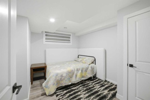 1153 Chinook Gate Bay Sw, Airdrie, AB - Indoor Photo Showing Bedroom