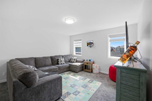 1153 Chinook Gate Bay Sw, Airdrie, AB - Indoor Photo Showing Living Room