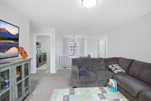 1153 Chinook Gate Bay Sw, Airdrie, AB - Indoor Photo Showing Living Room