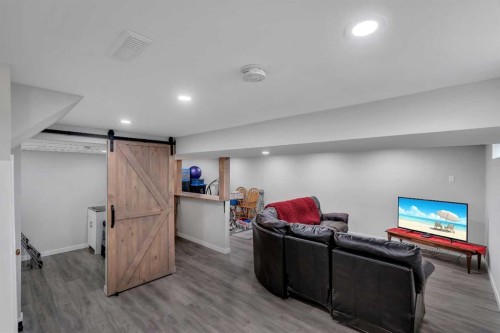 249 Acadia Drive Se, Calgary, AB - Indoor