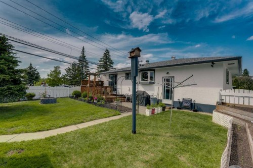 249 Acadia Drive Se, Calgary, AB - Outdoor