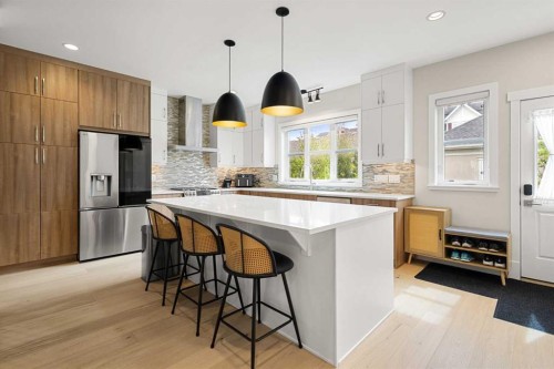3804 Sarcee Road Sw, Calgary, AB - Indoor Photo Showing Kitchen With Upgraded Kitchen