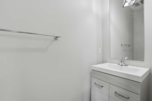 93 Saddlestone Place Ne, Calgary, AB - Indoor Photo Showing Bathroom