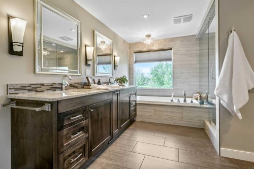 39 Canova Close Sw, Calgary, AB - Indoor Photo Showing Bathroom