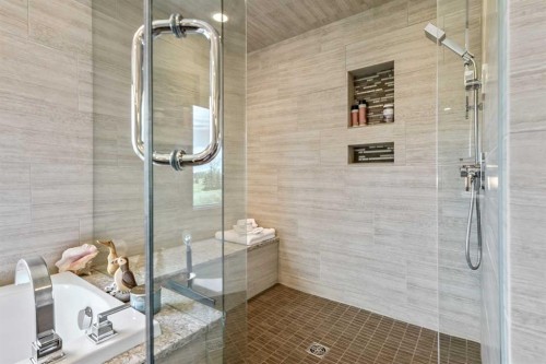 39 Canova Close Sw, Calgary, AB - Indoor Photo Showing Bathroom