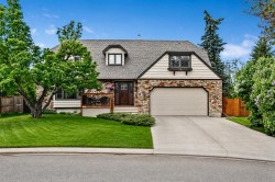 39 Canova Close SW Calgary, AB T2W 3P7