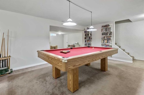 39 Canova Close Sw, Calgary, AB - Indoor Photo Showing Other Room