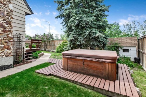 39 Canova Close Sw, Calgary, AB - Outdoor With Deck Patio Veranda