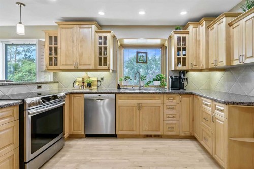 39 Canova Close Sw, Calgary, AB - Indoor Photo Showing Kitchen With Stainless Steel Kitchen