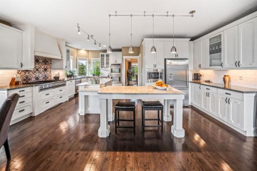 40 Blueridge Bay, Rural Rocky View County, AB - Indoor Photo Showing Kitchen With Stainless Steel Kitchen With Upgraded Kitchen
