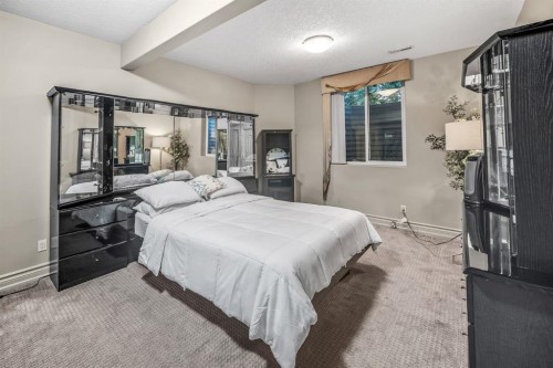 40 Blueridge Bay, Rural Rocky View County, AB - Indoor Photo Showing Bedroom