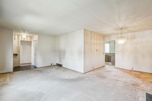 1132 Hunterston Hill Nw, Calgary, AB - Indoor Photo Showing Other Room
