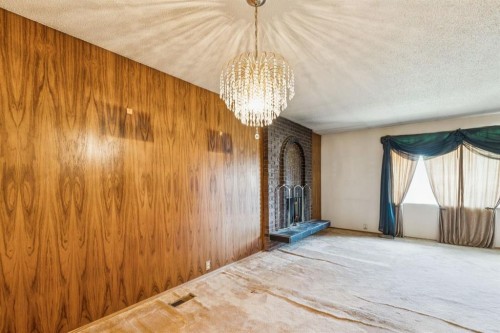 1132 Hunterston Hill Nw, Calgary, AB - Indoor Photo Showing Other Room