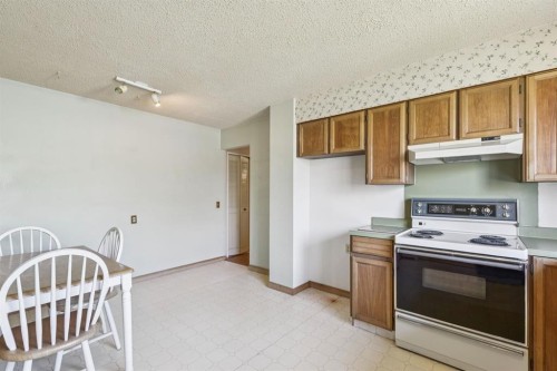 1132 Hunterston Hill Nw, Calgary, AB - Indoor Photo Showing Kitchen