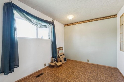 1132 Hunterston Hill Nw, Calgary, AB - Indoor Photo Showing Other Room