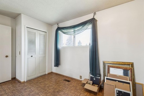 1132 Hunterston Hill Nw, Calgary, AB - Indoor Photo Showing Other Room