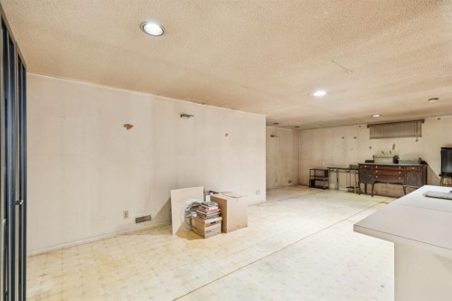 1132 Hunterston Hill Nw, Calgary, AB - Indoor