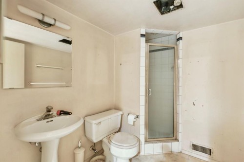 1132 Hunterston Hill Nw, Calgary, AB - Indoor Photo Showing Bathroom