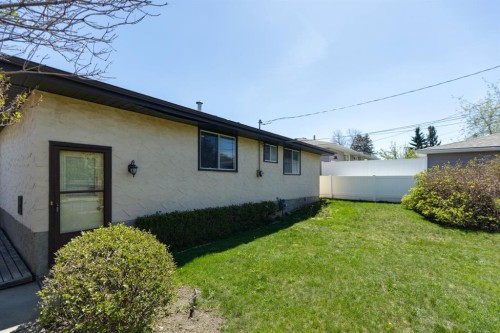 1132 Hunterston Hill Nw, Calgary, AB - Outdoor